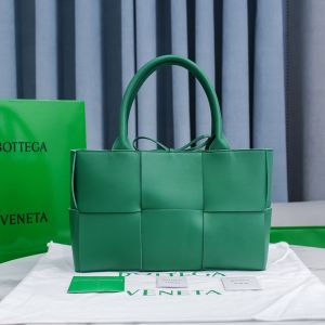 Bottega Veneta Medium Arco Tote Intreccio Calfskin and Suede Green