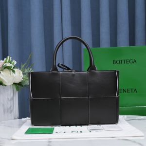 Bottega Veneta Small Arco Tote Intreccio Lambskin Black/White