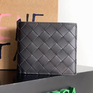 Bottega Veneta Small Intreccio Bi-Fold Wallet Calfskin Coffee